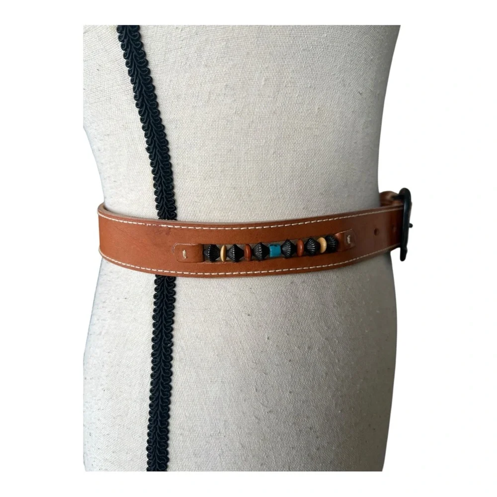 Vintage details tan